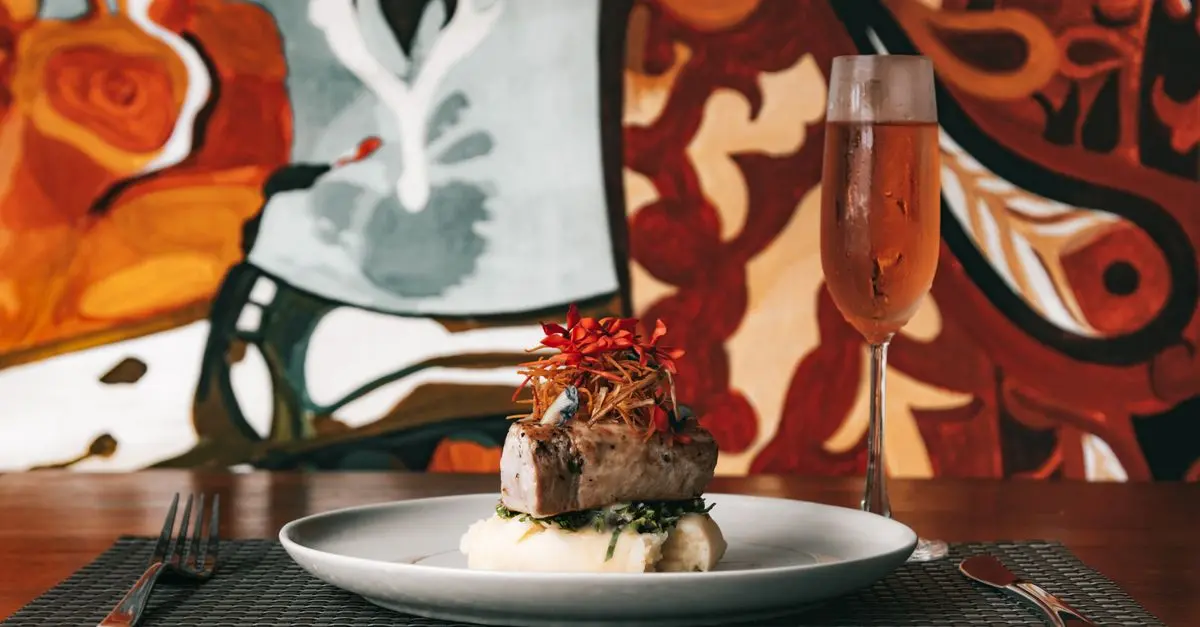 Accords Parfaits : Dégustation de Liqueurs et Plats Succulents