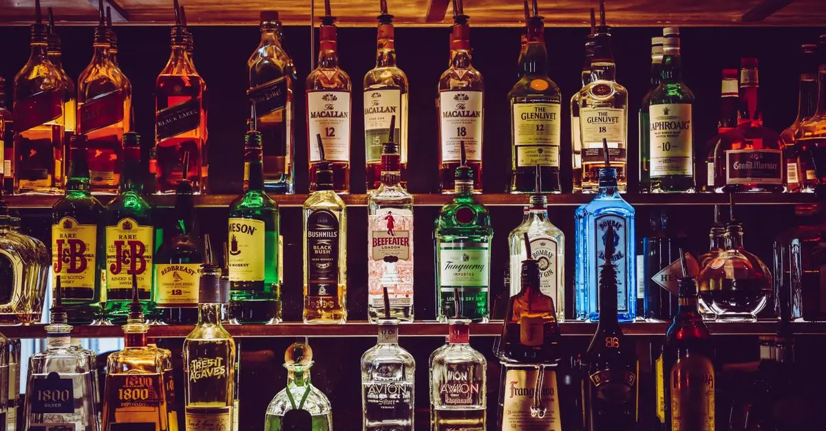 Influenceurs à Suivre pour Découvrir les Liqueurs