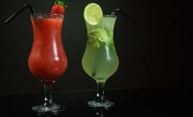 Les Accords Parfaits entre Liqueurs et Fruits à Déguster