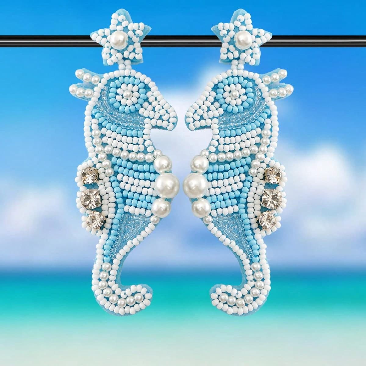 Boucles d'oreilles artisanales en perles à thème océanique avec un hippocampe en caricature, nouvelle collection 2024 de gros pour vacances d'été