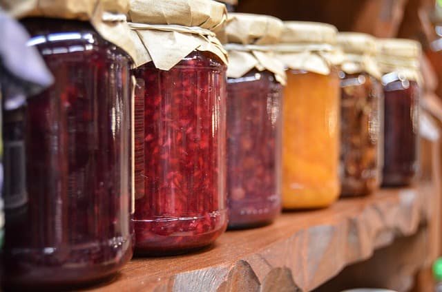 Les Liqueurs Artisanales : L'Essentiel à Savoir pour Déguster