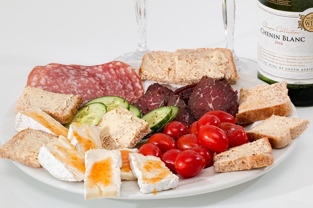 Les Secrets des Accords Liqueurs et Fromages : Un Guide Complet